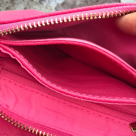 🆕Pink Fuchsia Color Crossbody or Shoulder Purse Flap magnetic closure. - Picture 6 of 12